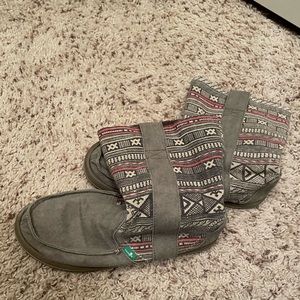 Sanuk boots